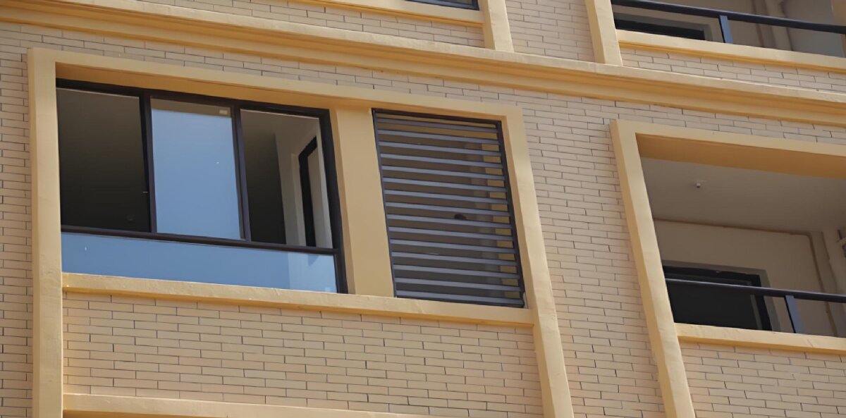 房屋外墻門窗滲水、開裂修繕！(圖1)